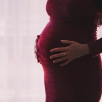 Леди Гагу заподозрили в беременности после появления на свадьбе ее сестры
