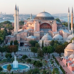 Одна из величайших святынь христианского мира — Собор Святой Софии в Стамбуле — может стать мечетью