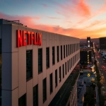 Netflix возобновил работу над написанием сценария пятого сезона сериала «Ведьмак», который может стать последним