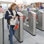 В метро Москвы установили терминалы для бесконтактной оплаты проезда