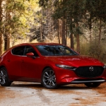 Mazda отзывает в России более 10 машин из-за риска выпадения стекла внутреннего зеркала заднего вида