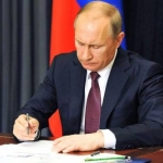 Владимир Путин подписал законы о фейковых новостях и неуважении к власти