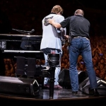 Элтон Джон прервал концерт в новозеландском Окленде из-за пневмонии
